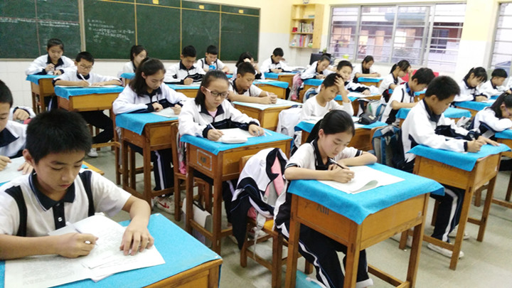 深圳市龙华中英文实验学校初中部举行史地学科知识竞赛运动