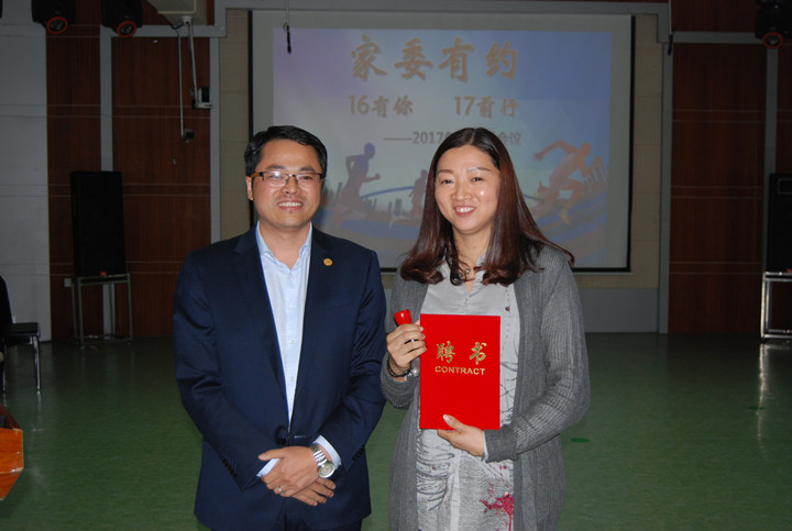 公明中英文学校召开家长委员会聚会