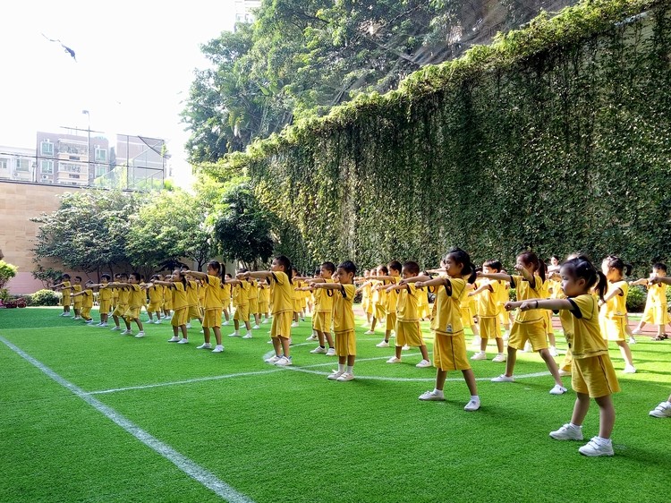 “阳光磨炼，，，，，，快乐课间操”—2017-2018年秋季早操展示