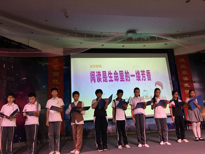 “青春飞扬，，，，，，，，载梦远航”----初中部举行学生演讲角逐