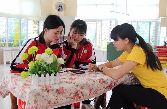 开放观摩亮特色，，，，，树模辐射共生长——兴茂幼儿园开放观摩运动小记