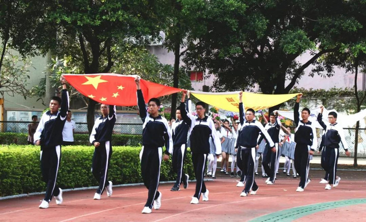 师生九月收获满满，，，，，，升旗仪式整体表扬