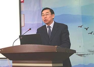 卜祥林校长为干部、西席举行课堂教学全员培训