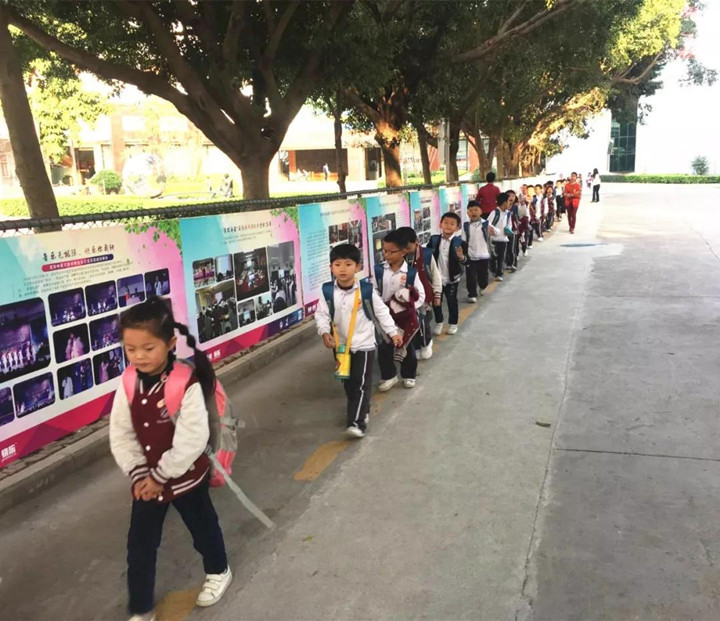 守满园芳菲，，，，，护一校平安——学校师生家长值日事情略影