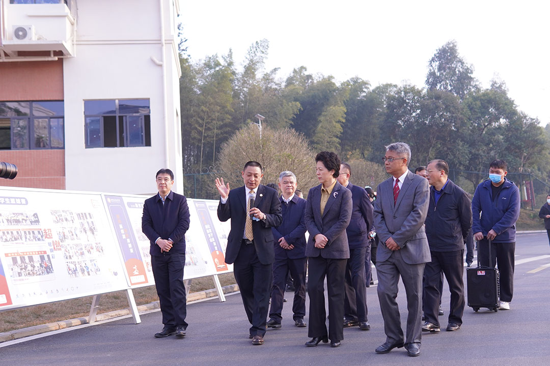 湖南省政协党组副书记乌兰带队到郴州威廉希尔官网学校浚浚？？？？剐藕妥叻玫餮