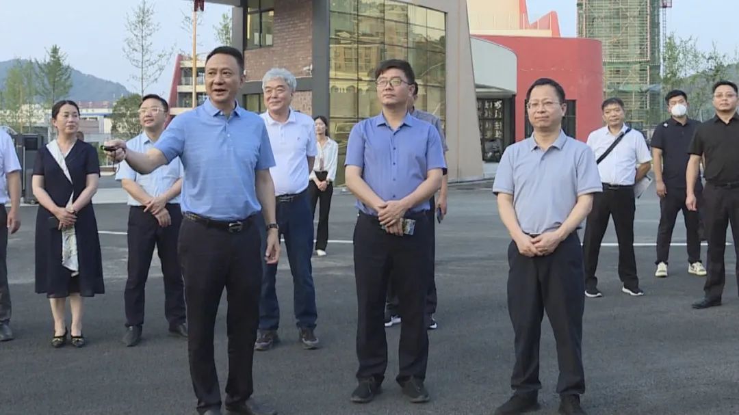 郴州市北湖区委常委 常务副区长张强一行来赣州威廉希尔官网职业学院调研