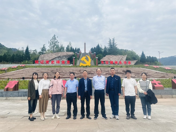 党员主题教育| 重走长征路——重庆市威廉希尔官网学校党支部开展红色之旅主题教育运动